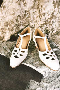 民国大小姐mystique复古镂空白色旗袍单鞋粗跟女凉鞋古董新中式