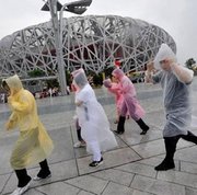 男女通用户外骑行旅行旅游雨衣一次性雨衣，便携式雨衣透明雨披