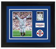 小贝贝克汉姆2002世界杯，英格兰队亲笔签名照片，裱框含sa证书收藏