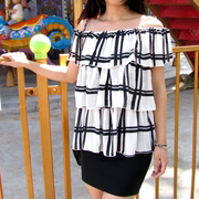 韩版女装性感一字领露肩雪纺上衣夏季时髦洋气黑白格多层蛋糕衬衫