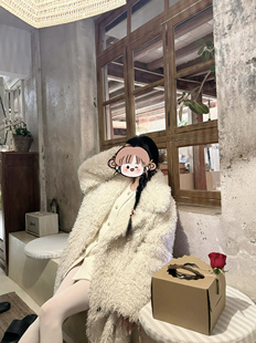 韩版冬季女装米白色毛毛大衣外套时尚潮流大气上档次均码