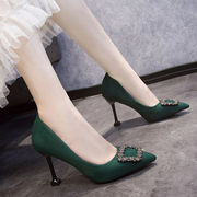 2023春韩国公主小码蝴蝶结尖头高跟女单鞋绒面低中细跟红绿色婚鞋