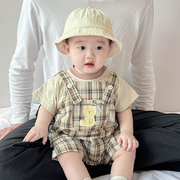 韩版宝宝衣服夏装婴儿套装夏季背带裤可爱包屁哈衣外出格子两件套