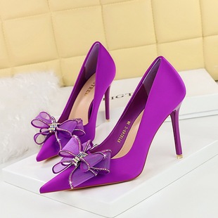 蝴蝶结紫色高跟鞋女尖头单鞋红色高级绸缎面大码浅口细跟气质