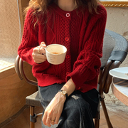 韩版复古宽松长袖圆领，软糯针织开衫，外穿加厚红色麻花毛衣外套女冬