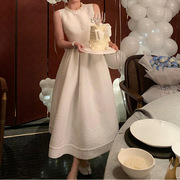 越南小众赫本风珍珠领连衣裙法式收腰设计感白色气质无袖长裙1436