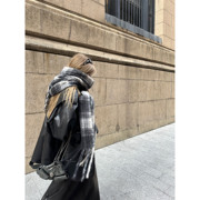Xinlei Lin 搭配了一个秋冬的长款三色围巾女秋冬保暖实用