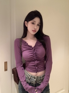 纯欲紫色v领修身紧长袖，打底衫t恤女秋季高腰，短款性感辣妹皱褶上衣