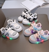 宝宝春夏季2023亮灯鞋女童发光鞋学步软底儿童带灯1-3岁婴儿板鞋