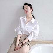 白色衬衫女夏款半袖设计感小众高级感职业，法式泡泡袖宽松中袖衬衣
