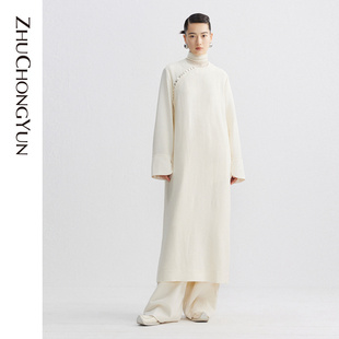 初剪羊毛zhuchongyun2023冬米白色斜门襟，排扣圆领连衣裙