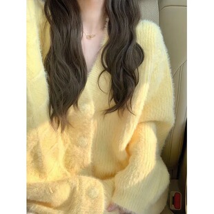 黄色奶系穿搭v领软糯针织，开衫女秋冬超好看温柔仙女毛衣外套上衣