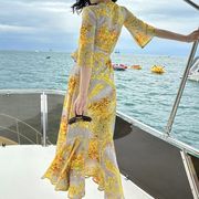 金黄色法式海边沙滩裙花卉包臀裙黄色战袍裹身度假长裙鱼尾一片式