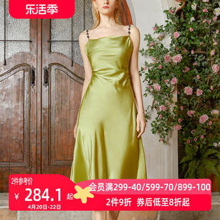 aui绿色气质性感吊带连衣裙，女2024春夏，御姐修身显瘦长款a字裙