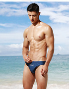 男性感三角泳裤 纯色低腰沙滩游泳裤