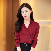 红色衬衫女春秋设计感不规则V领上衣气质时尚高级感醋酸缎面衬衣