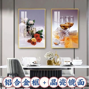 酒杯饭店装饰画现代简北欧饭厅，墙面挂画餐桌，背景墙两联有框画