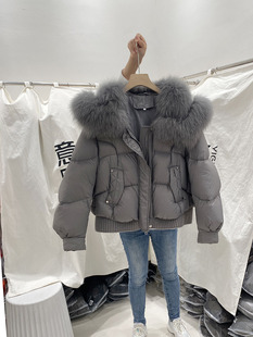 欧洲站冬装新时尚(新时尚)宽松短款超大狐狸毛领高档羽绒服，90%白鹅绒(白鹅绒)外套