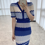 韩国chic法式复古V领撞色波浪纹短袖针织上衣+高腰修身包臀半身裙