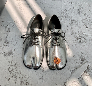InkingPot彭姐 系带分趾皮鞋猪蹄鞋真皮爆裂纹银色做旧感平跟单鞋