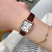 小表盘风真皮表带手表，士长方形复古气质，简约女时尚石英国产腕表