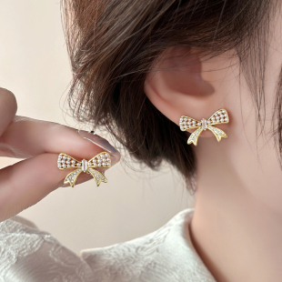 韩国水钻珍珠耳钉女纯银，小众设计高级感耳饰2024年耳环