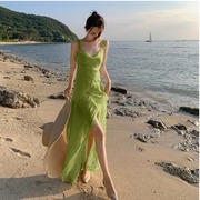 惊艳绿色裙子高级感法式v领荷叶边气质，绝美连衣裙超仙开叉吊带裙