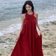 红色法式度假风无袖挂脖吊带连衣裙女夏季露肩宽松海边沙滩裙长裙