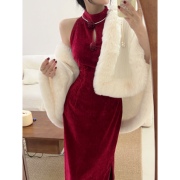 新中式改良旗袍红色玫瑰，挂脖连衣裙女高级质感包臀订婚礼服长裙子