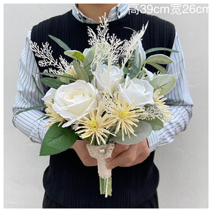 韩式新娘手捧花韩系婚纱照拍摄玫瑰手捧花，结婚婚礼白色手拿花束