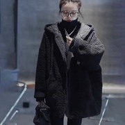 2022秋冬韩版设计感假两件内里加棉羊羔毛毛连帽外套女加厚潮