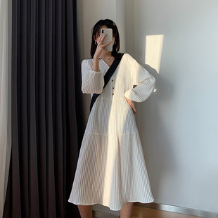大尺码2023年女装早秋季法式白色雪纺连衣裙，设计感小众衬衫裙