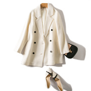 儒雅白色中长款h版双排，扣羊毛呢外套西装，领细腻含真丝面料短大衣