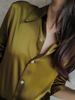 姜黄色(姜黄色)缎面衬衫女设计感小众上衣洋气，复古气质轻奢宽松长袖衬衣潮