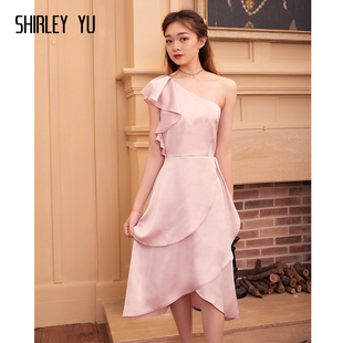 SHIRLEY YU2024春夏款原创设计粉色荷叶边连衣裙女斜肩伴娘礼服女