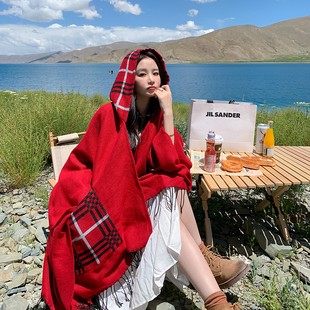艾尤西藏旅游秋冬季保暖围巾红色，披肩格子口袋两用旅拍连帽斗篷女