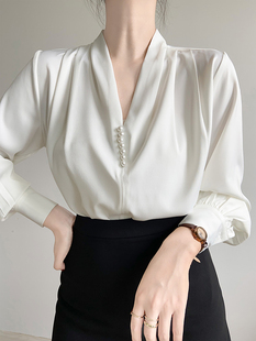 大码法式高级感v领白色衬衫女胖mm灯笼袖，设计感通勤职业长袖上衣