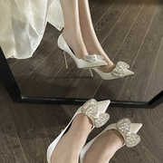 高跟鞋婚鞋2023蝴蝶结水钻，尖头细跟绸缎面白色，气质法式单鞋女