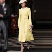 凯特王妃同款淡黄色连衣裙2024春秋，圆领长袖收腰修身高级感中长款