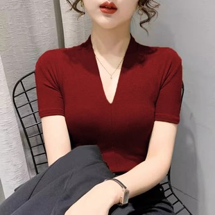 2024夏季v领针织短袖t恤女薄款打底衫设计感显瘦红色气质上衣