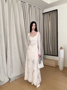 伊甸园法式浪漫白色肌理感拼接设计大方领针织连衣裙