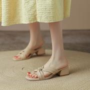 夏季真皮气质款40-43大码纯色，日常大号女鞋中跟韩系脚宽胖女拖鞋