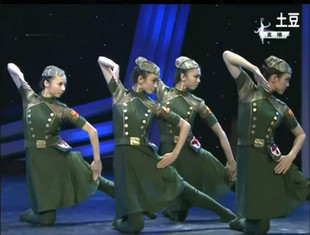 成人奔赴女兵舞蹈演出服套装中年广场，舞表演军旅水兵裙军装服装女