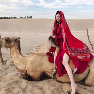 茶卡盐湖旅游拍照草原沙漠防晒丝巾，海边复古大红色围巾披肩两用女