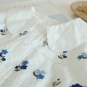秋季文艺小清新甜美蓝色系，花朵刺绣白色长袖，衬衫女娃娃领衬衣