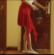 三十而已江疏影，王漫妮同款红色半身裙，不等式拼接裙子短裙夏季