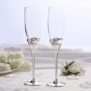 redbox送朋友结婚礼物实用时尚，镀银宝石戒香槟酒杯对杯