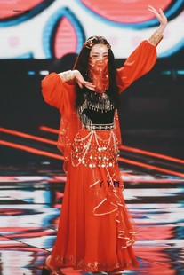 迪丽热巴同款新疆舞蹈，演出红色女少数民族舞开场舞大摆裙维族服装
