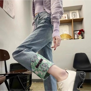 新中式国风绿色牛仔裤女春季今年流行高腰直筒显瘦盘扣复古九分裤