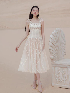 越南设计师蕾丝刺绣百褶网纱长裙大摆仙女白色，花朵吊带连衣裙